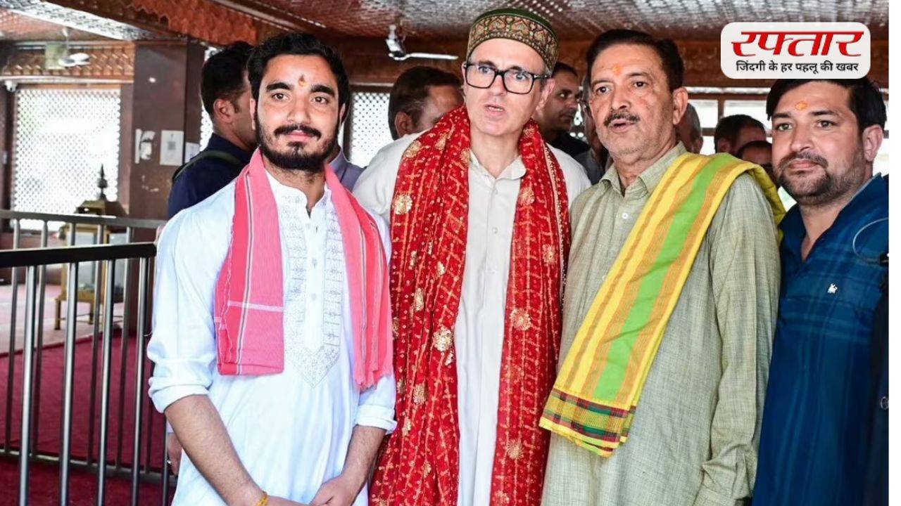Kashmir: Chief Minister Omar Abdullah worshiped in a Hindu temple