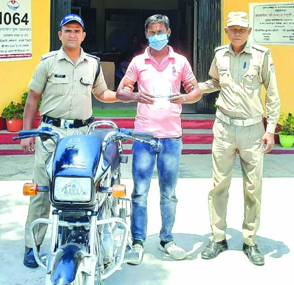 स्मैक के साथ एक आरोपित गिरफ्तार