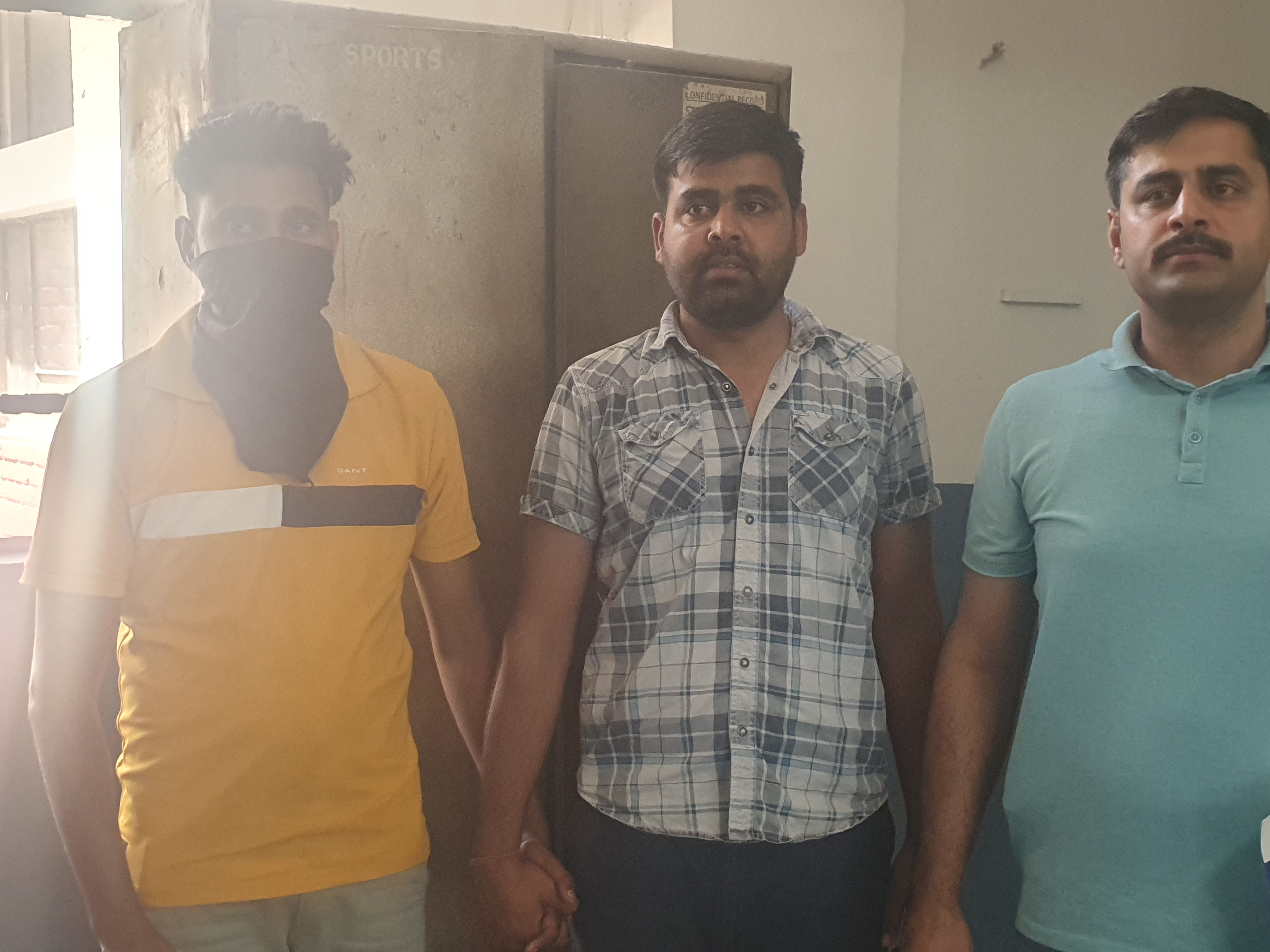 वर्षा नाम की महिला की हत्या