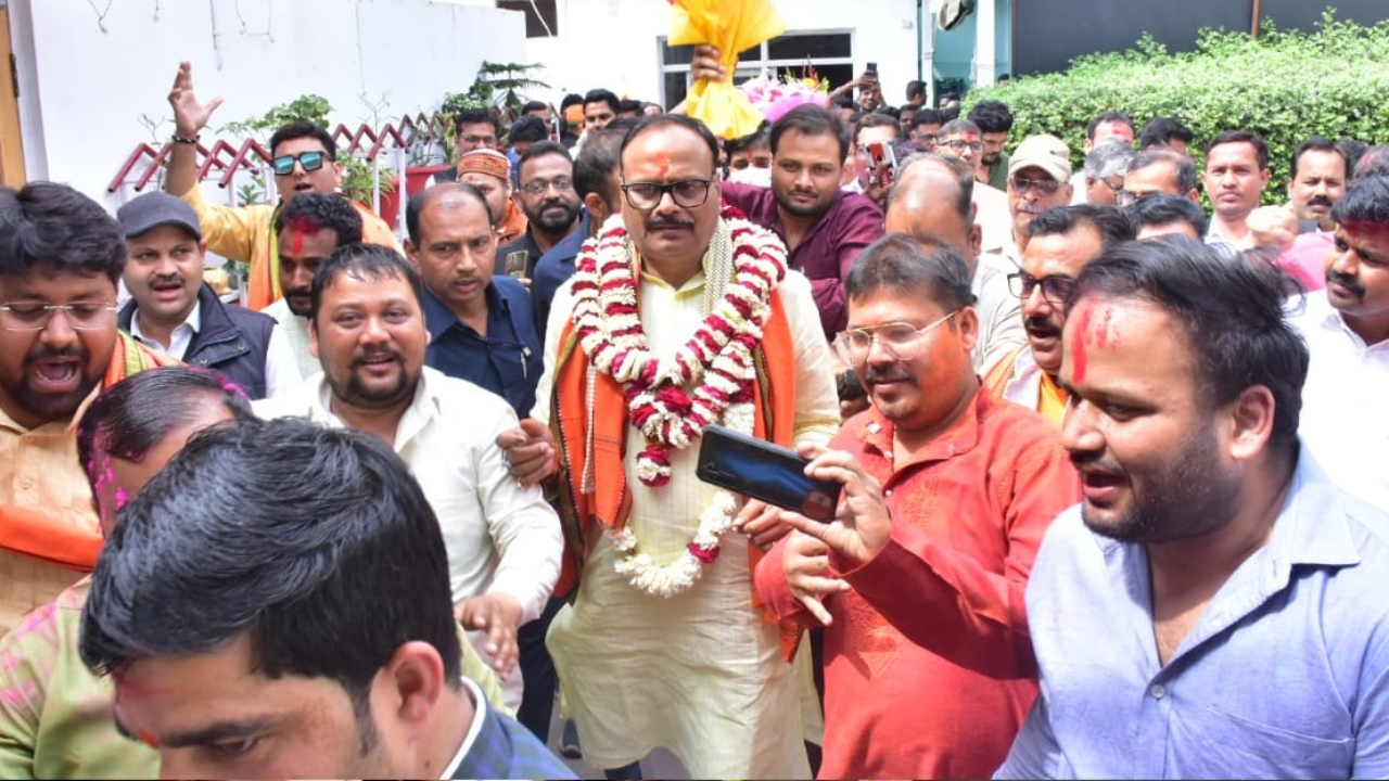 Ghosi Bypoll: दारा सिंह के प्रचार के लिए उतरे डिप्टी CM बृजेश पाठक