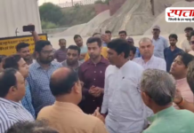 ‘चप्पल-जूता चलके जेल जाओगे…’ गढ़मुक्तेश्वर में विकास कार्यों पर प्रोजेक्ट मैनेजर पर भड़के BJP विधायक हरेंद्र तेवतिया