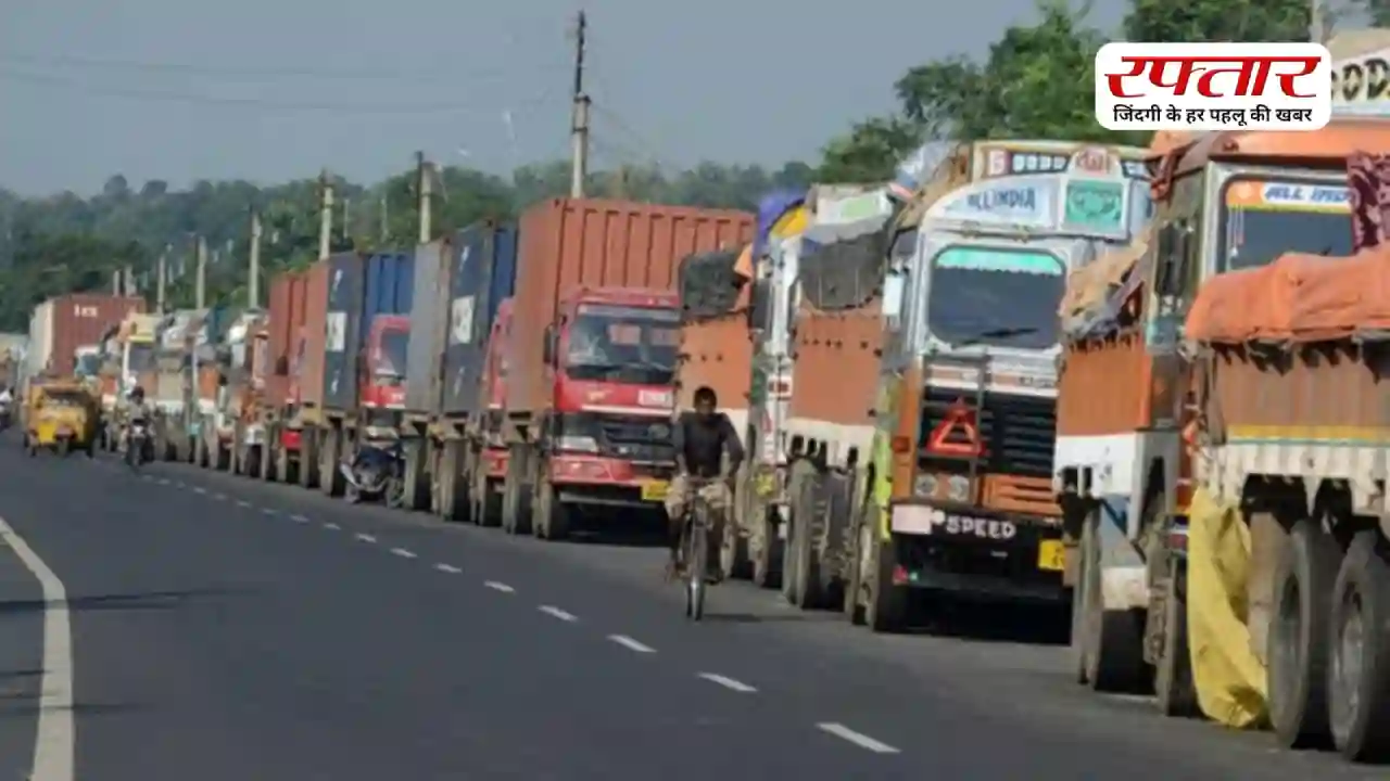 दिल्ली से गुजरने वाले कमर्शियल वाहनों पर बढ़ेगा टैक्स, ट्रकों को अब देने होंगे 2600 की जगह 4000 रुपये