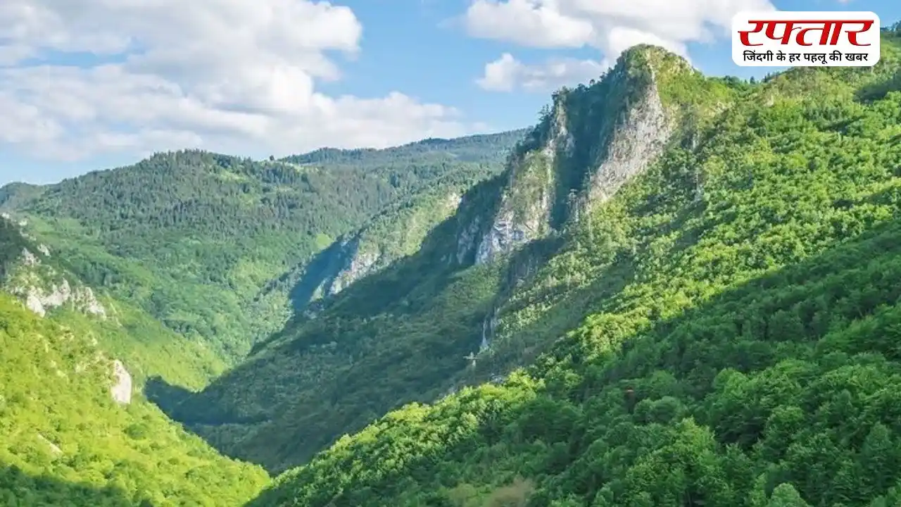 Travel Tips: दोस्तों के साथ घूमने का बनाएं परफेक्ट प्लान, बैग पैक करें और निकल पड़ें