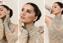 Tara Sutaria मोतियों से सजी एक बेहद खूबसूरत पोशाक में आधुनिक विक्टोरियन सौंदर्य का स्पर्श बिखेर रही हैं।