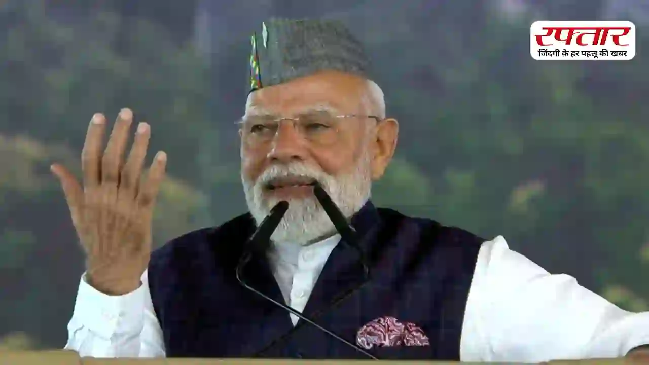 Delhi-Dehradun Expressway: पीएम मोदी ने किया इकोनॉमिक कॉरिडोर का उद्घाटन, अब ढाई घंटे में तय होगा सफर