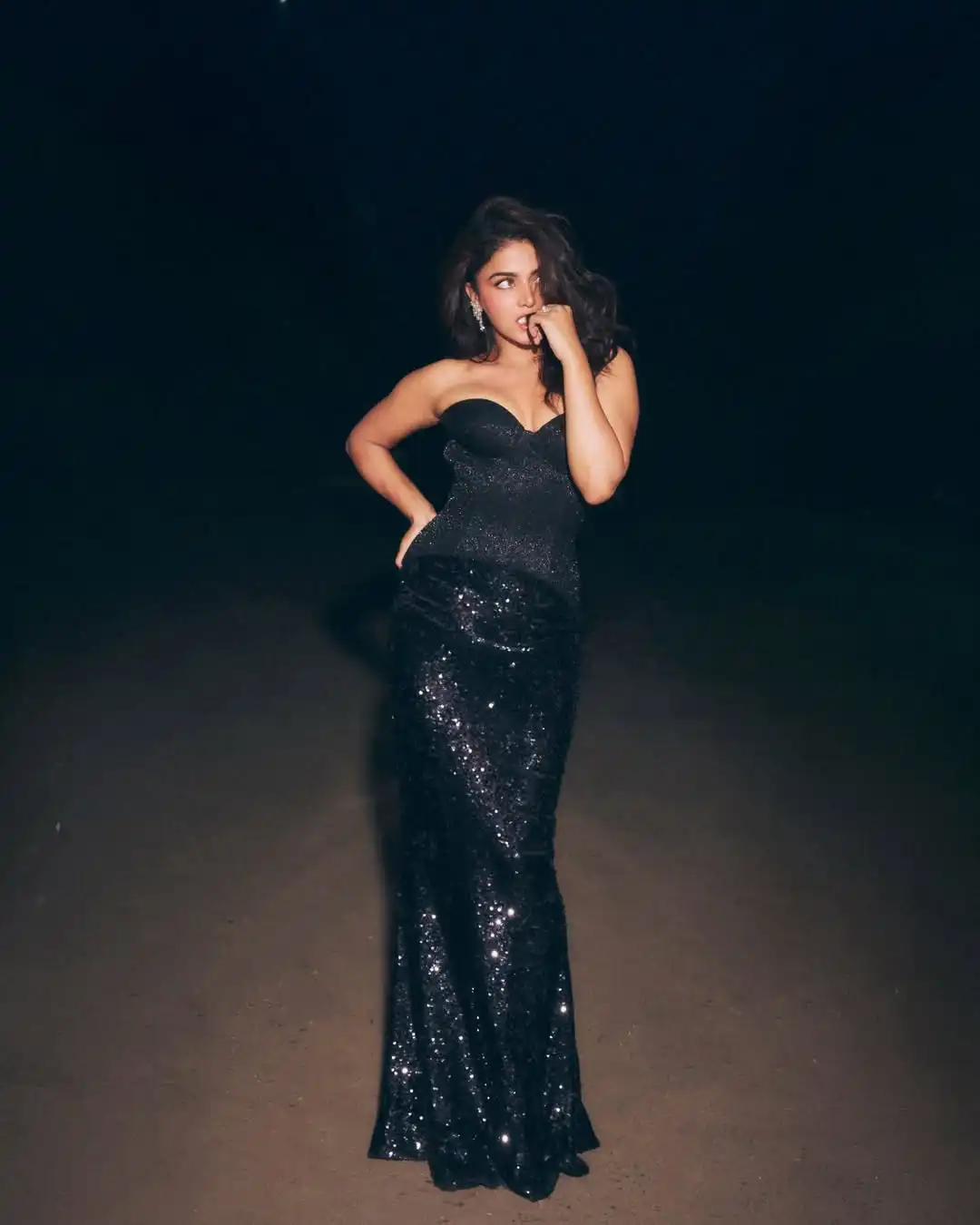 Wamiqa Gabbi Sizzling Look 