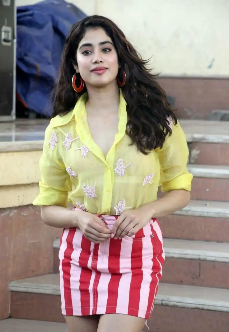 Janhvi Kapoor Summer Special Short Skirt 