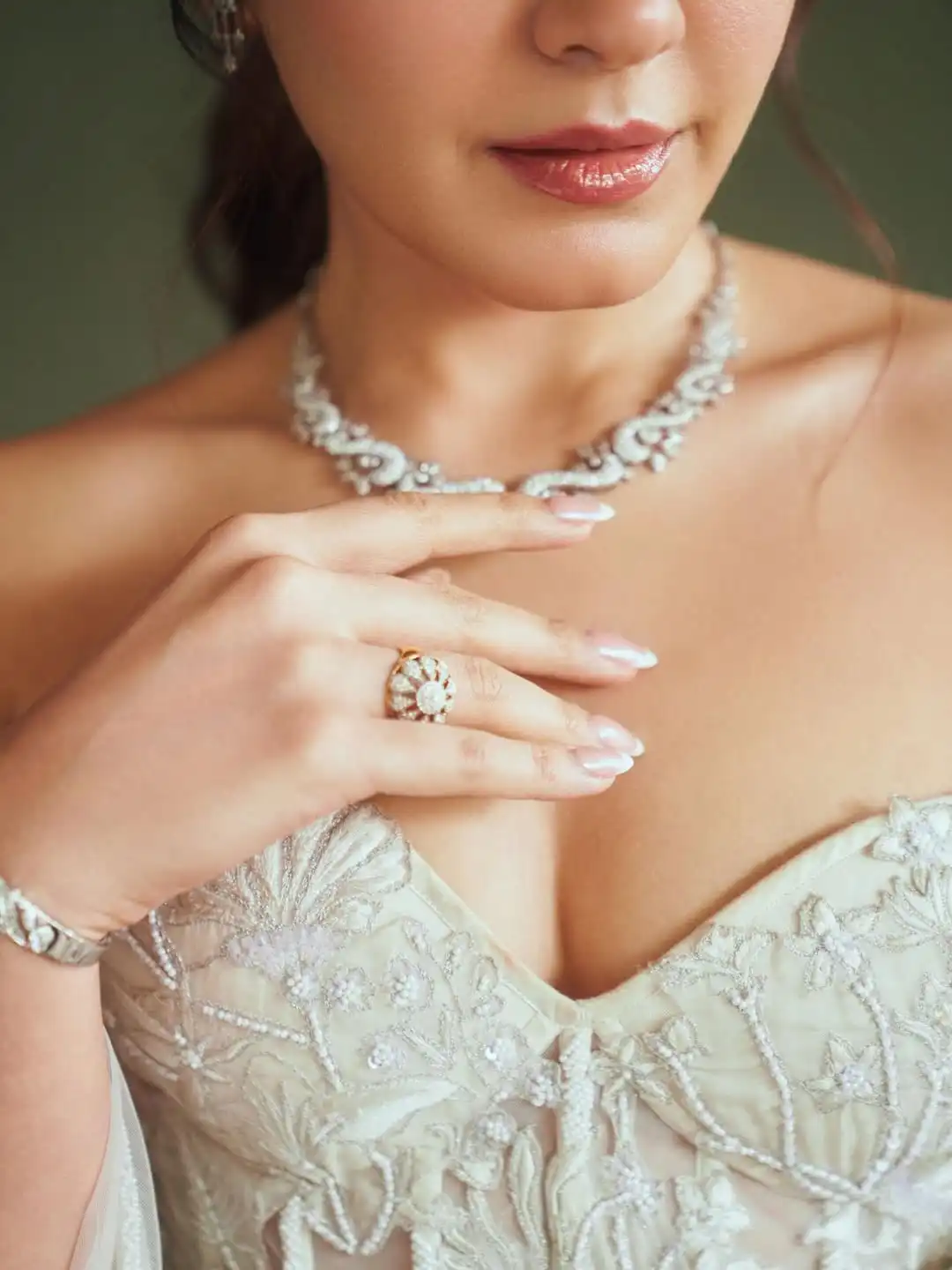 Raashii Khanna Bold Saree Look 