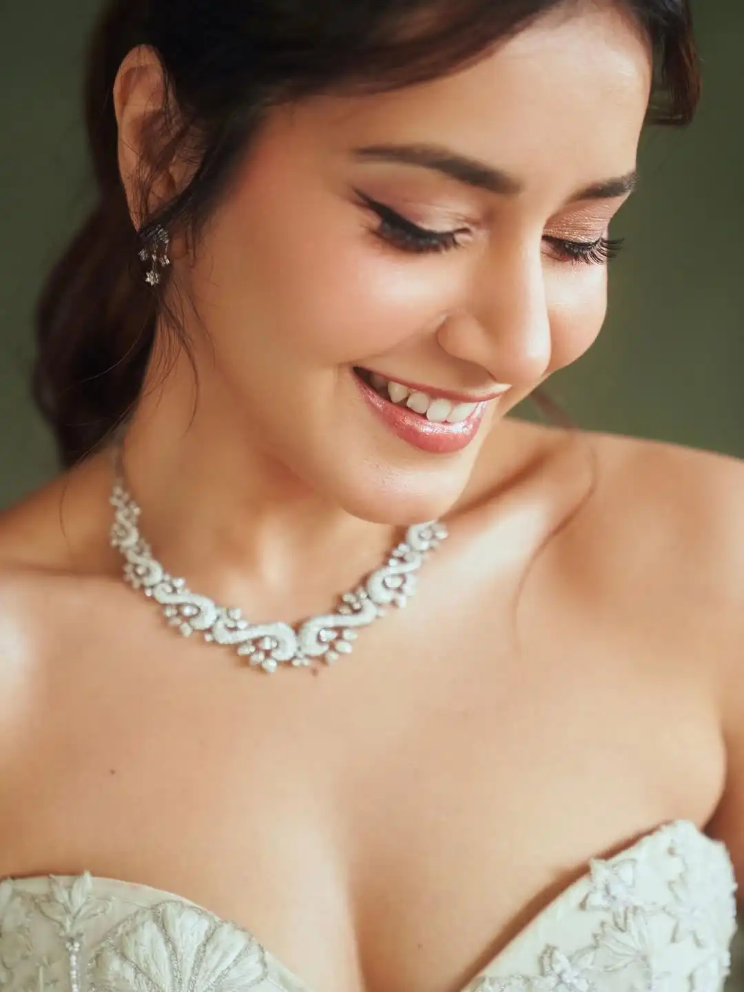 Raashii Khanna Bold Saree Look 