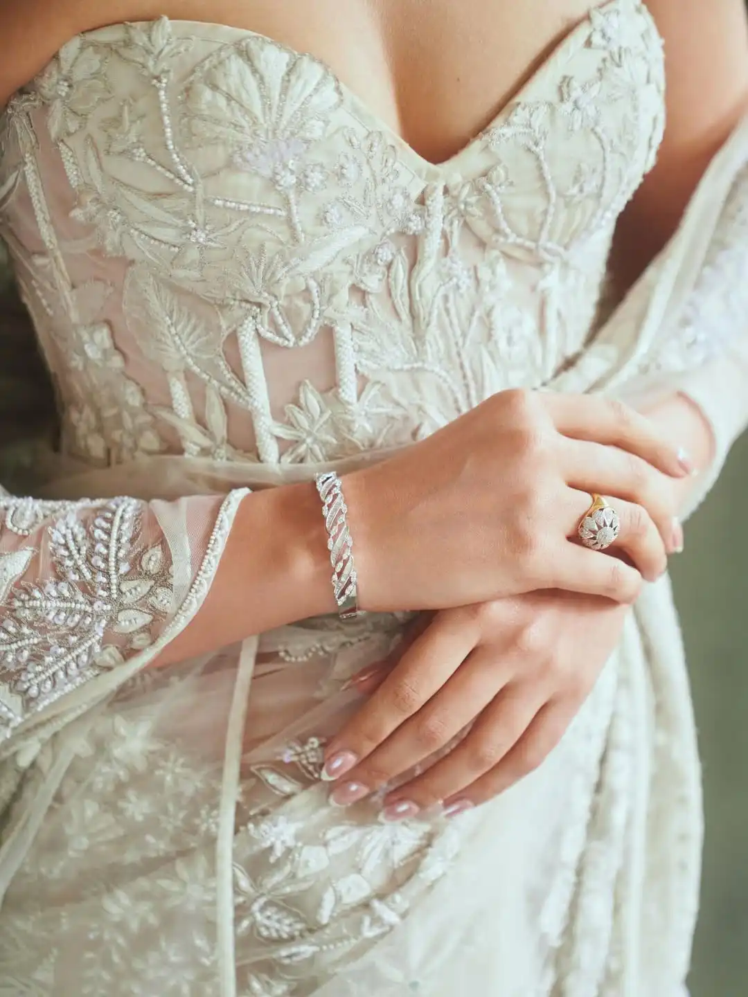 Raashii Khanna Bold Saree Look