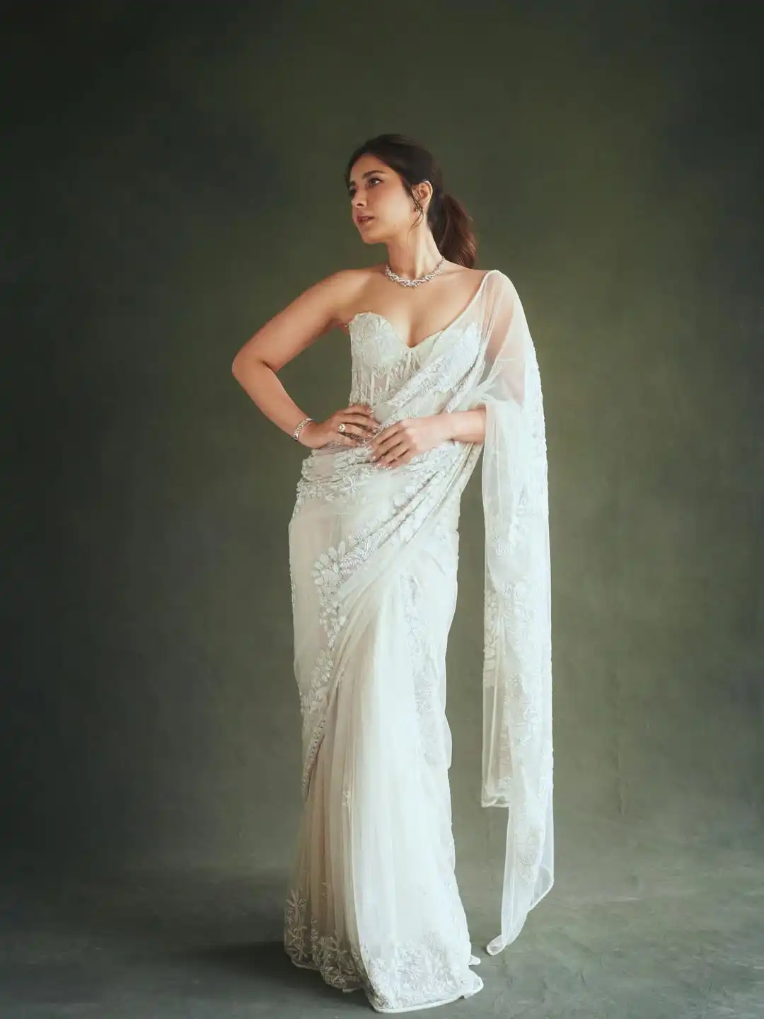 Raashii Khanna Bold Saree Look 