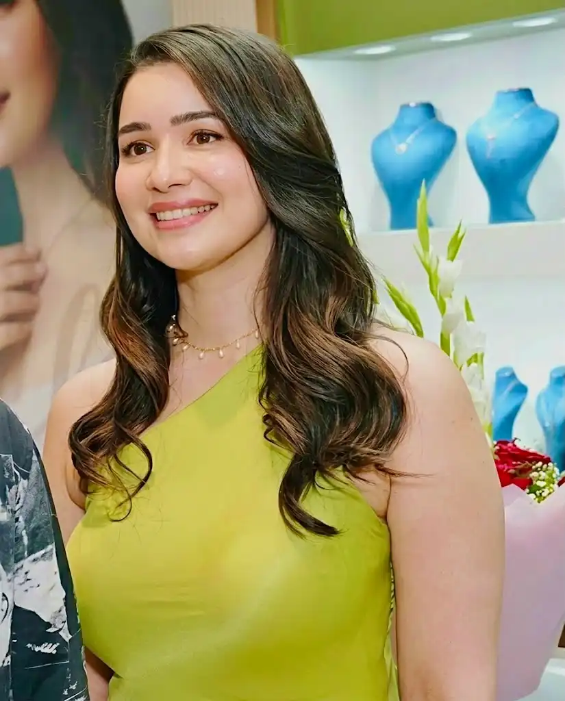 Sara Tendulkar - Next Door Girl Beauty (Credit: Instagram)