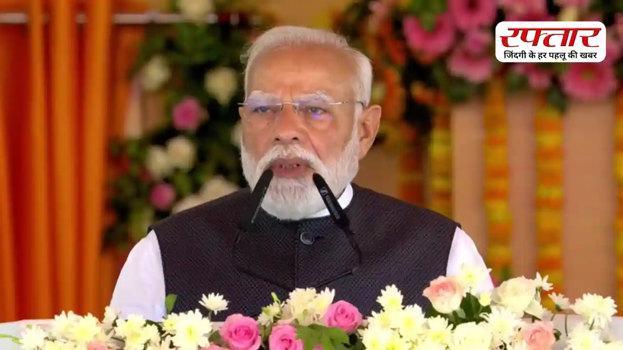 Ganga Expressway का उद्घाटन करते हुए बोले PM मोदी, कहा-सपाइयों को पसंद नहीं आ रही UP की प्रगति, वे समाज को बांटना चाहते हैं