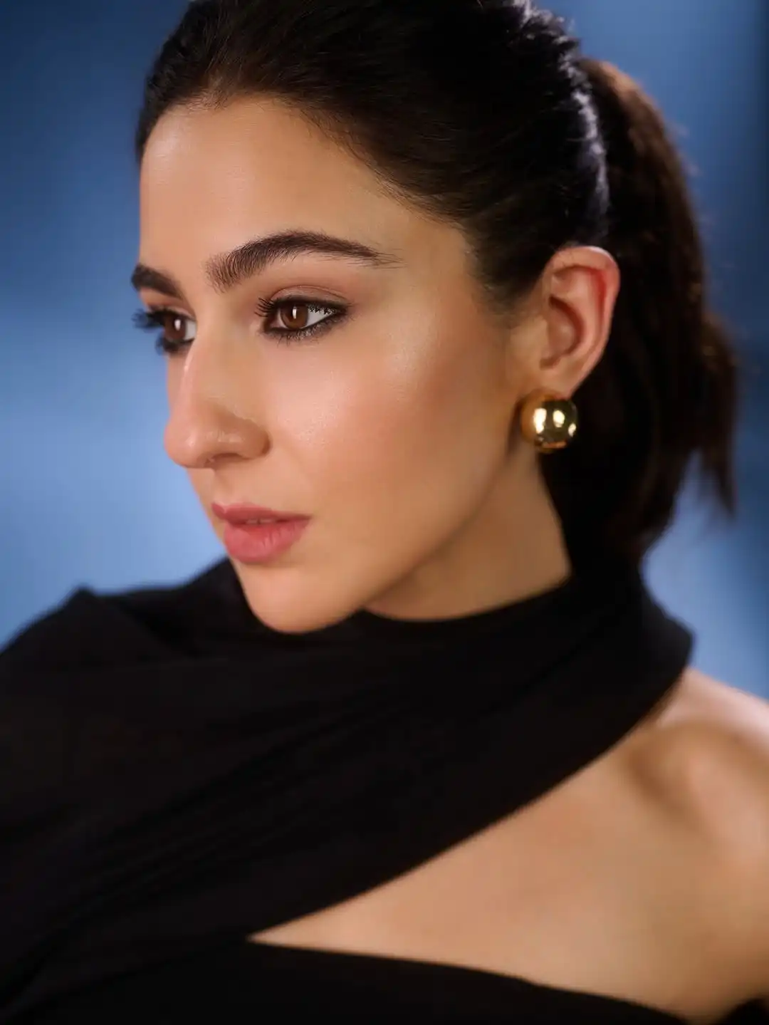 Sara Ali Khan In Black Outfit (Credit: Instagram) 