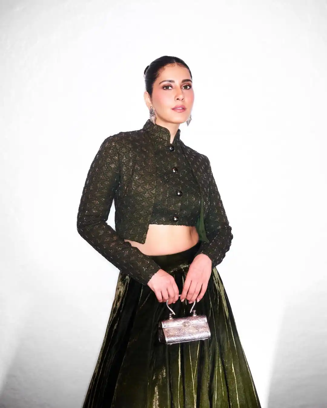 Raashii Khanna Bold Look (Credit: Instagram) 