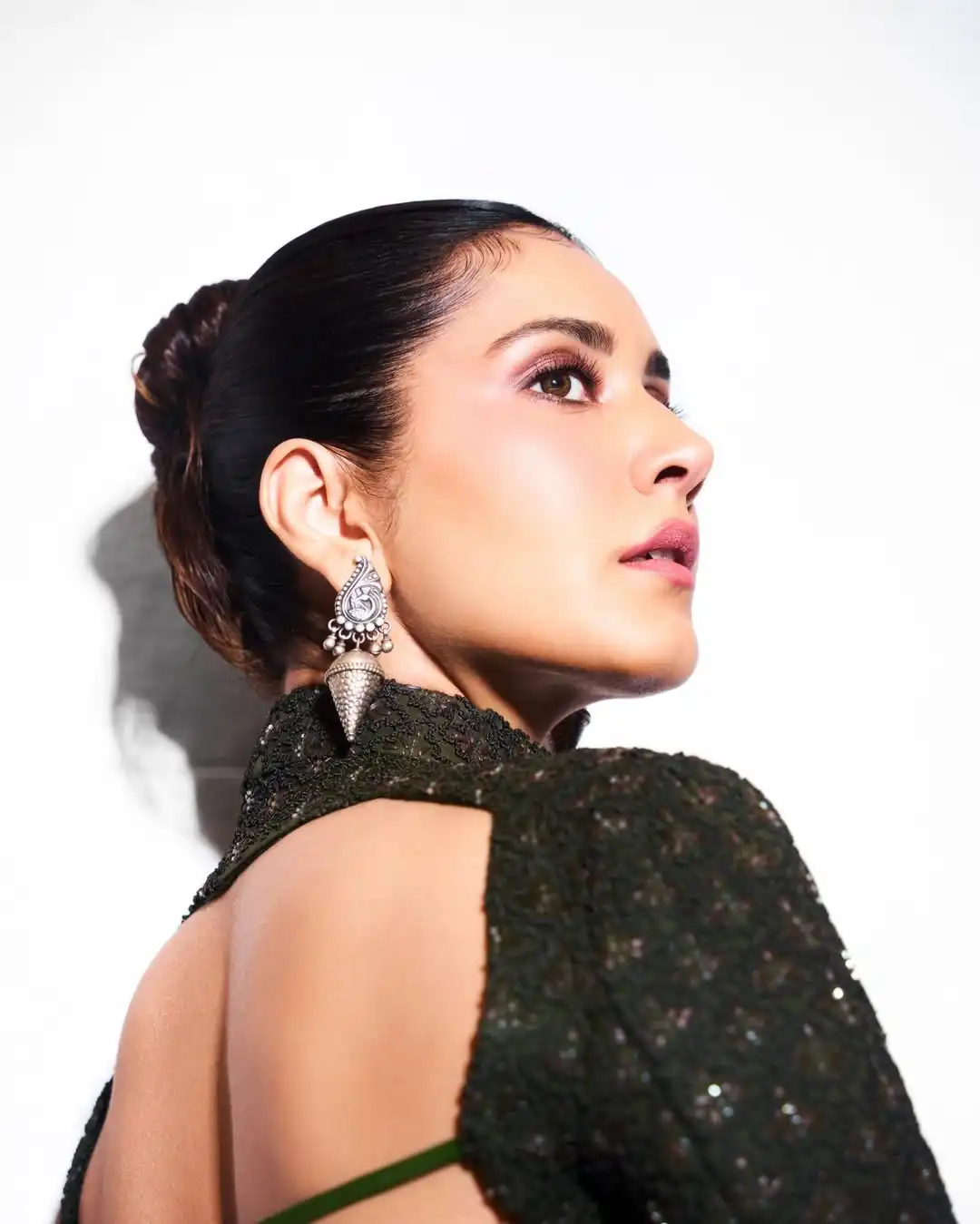 Raashii Khanna Bold Look (Credit: Instagram) 
