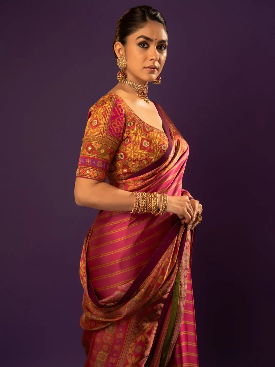 Mrunal Thakur Ethnic Look (Credit: Instagram) 