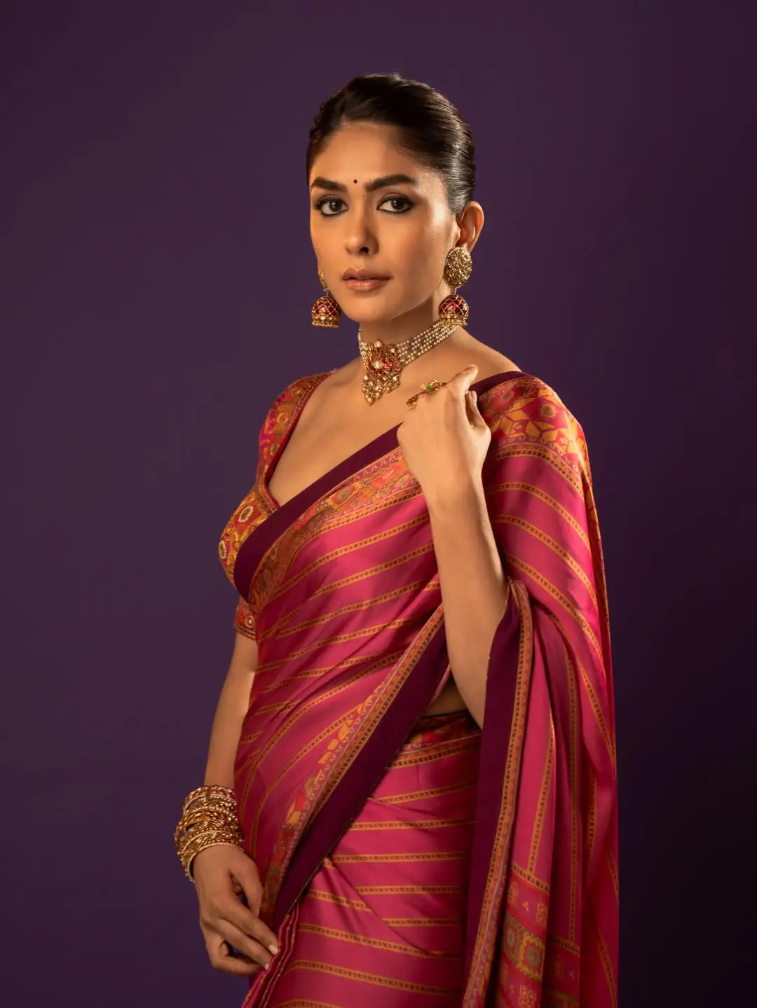 Mrunal Thakur Ethnic Look (Credit: Instagram) 