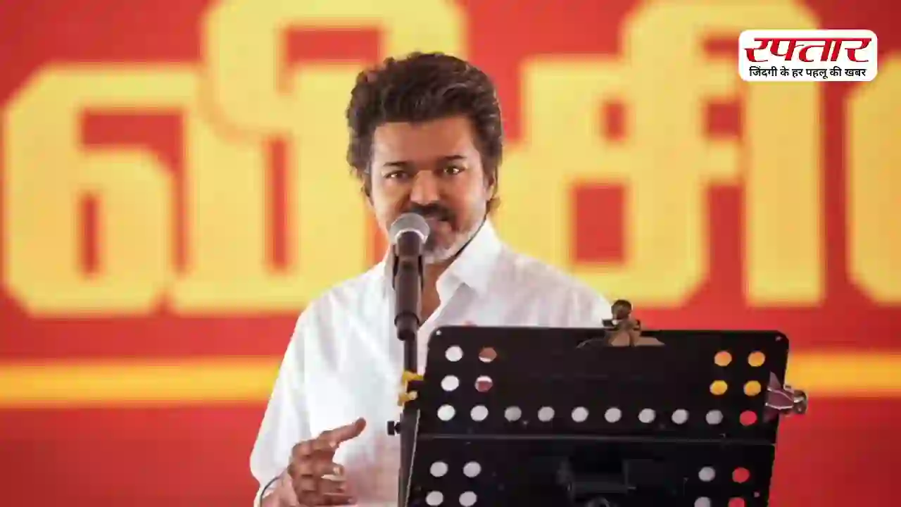 Tamil Nadu Politics: तमिलनाडु की राजनीति में ऐसे जन नेता बने सुपरस्टार विजय! जानिए रजनीकांत और कमल हासन जैसे आइकॉन क्यों रहे पीछे?