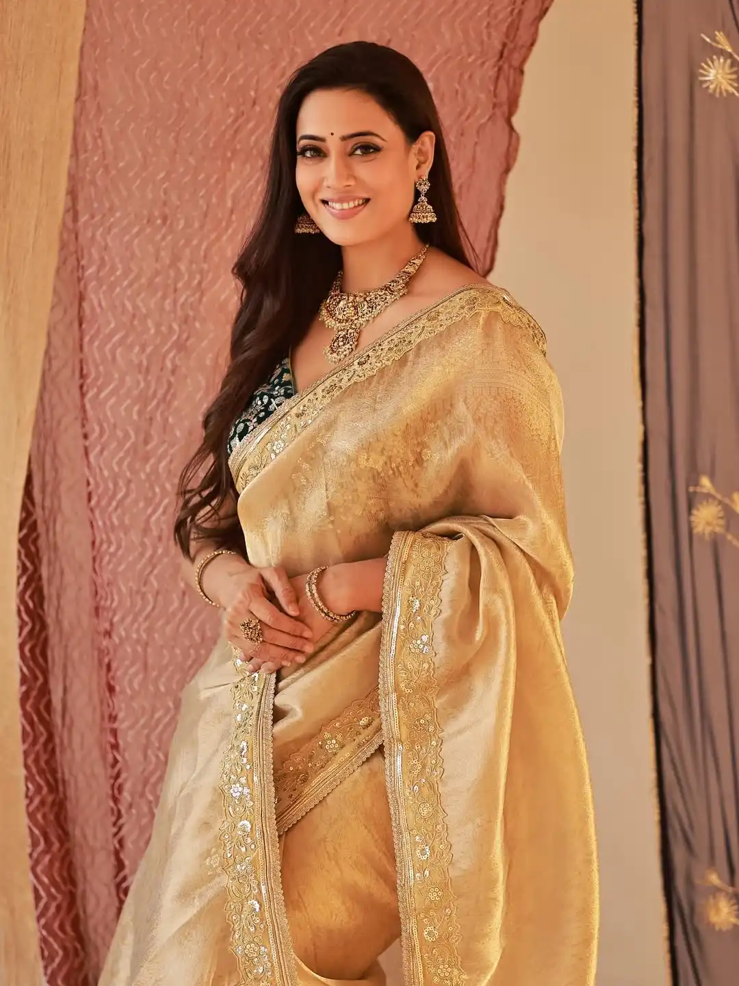 Shweta Tiwari Golden Saree Look (Credit: Instagram) 