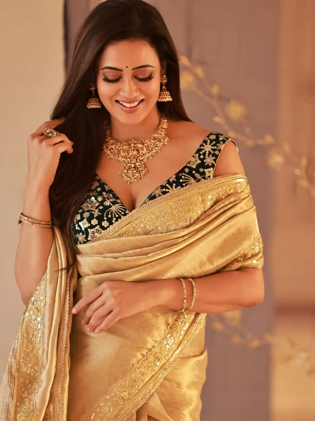 Shweta Tiwari Golden Saree Look (Credit: Instagram) 