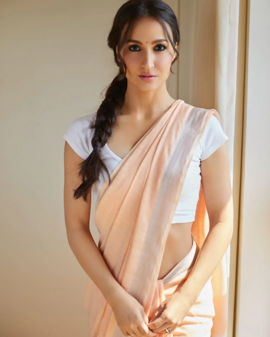  Elli AvrRam Hot Saree Look (Credit: Instagram)  	