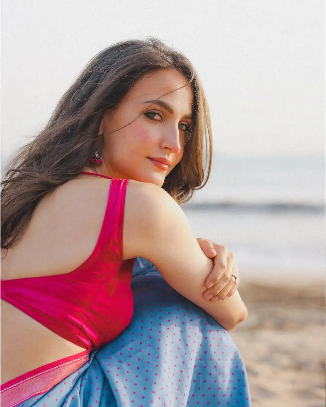  Elli AvrRam Hot Saree Look (Credit: Instagram)  	