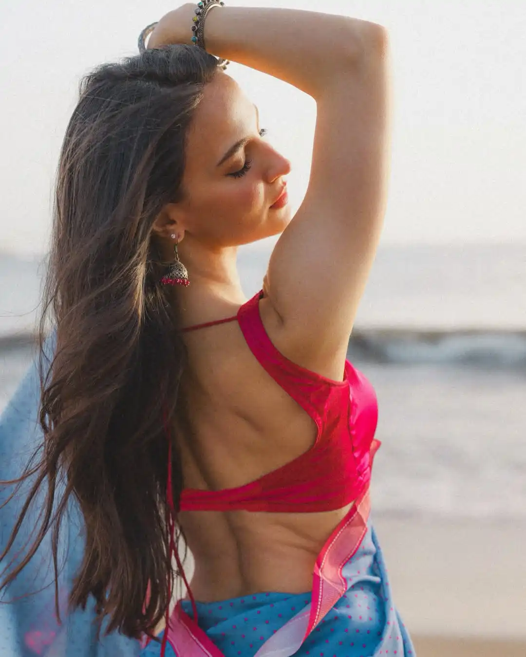  Elli AvrRam Hot Saree Look (Credit: Instagram)  	