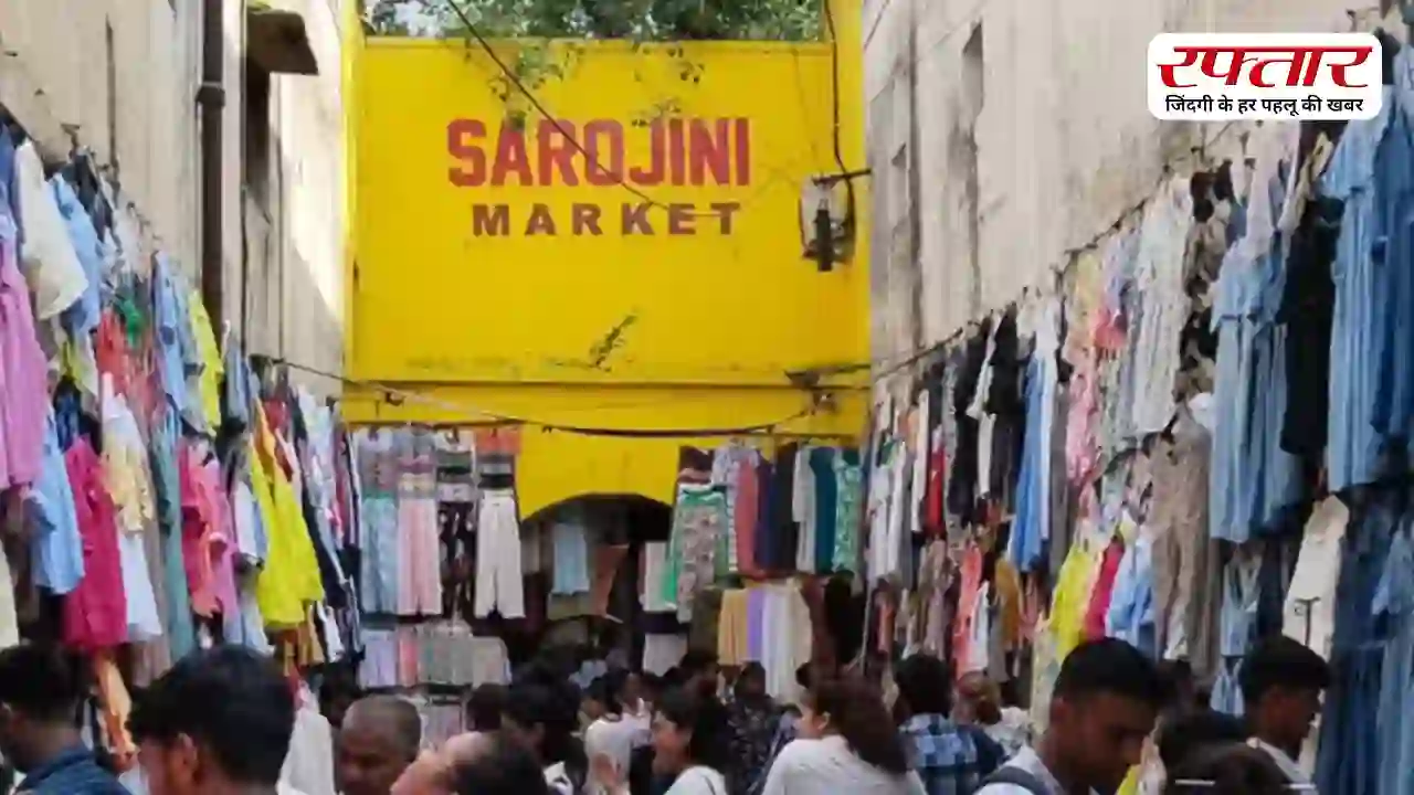 Sarojini Nagar Market: क्या सरोजिनी नगर में बिकते हैं मरे हुए लोगों के कपड़े? जानिए क्यों इतने सस्ते मिलते हैं ब्रांडेड कपड़े