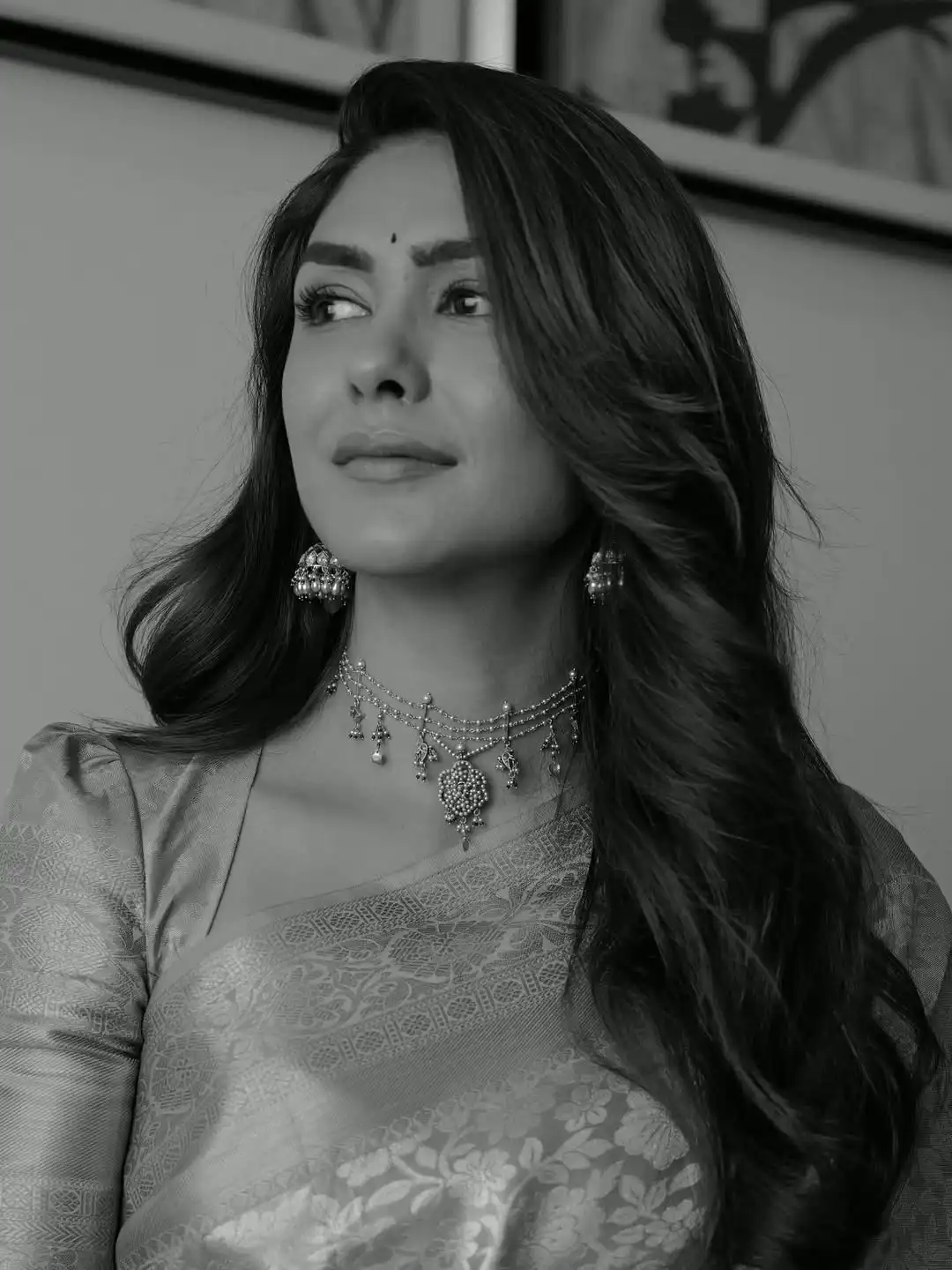 Mrunal Thakur Ethnic Look (Credit: Instagram) 