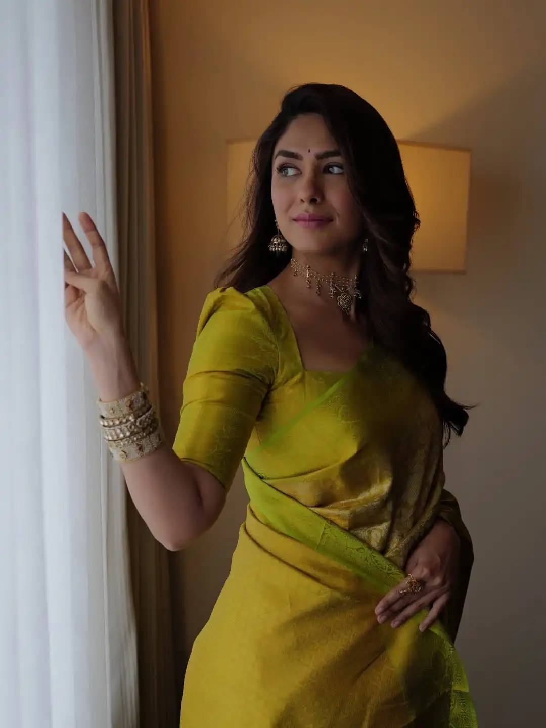 Mrunal Thakur Ethnic Look (Credit: Instagram) 