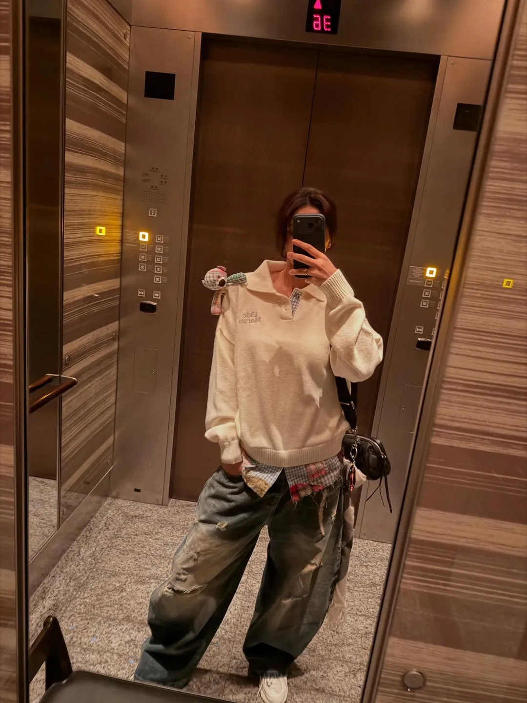 Disha Patani - Mirror Selfi (Credit: Instagram) 