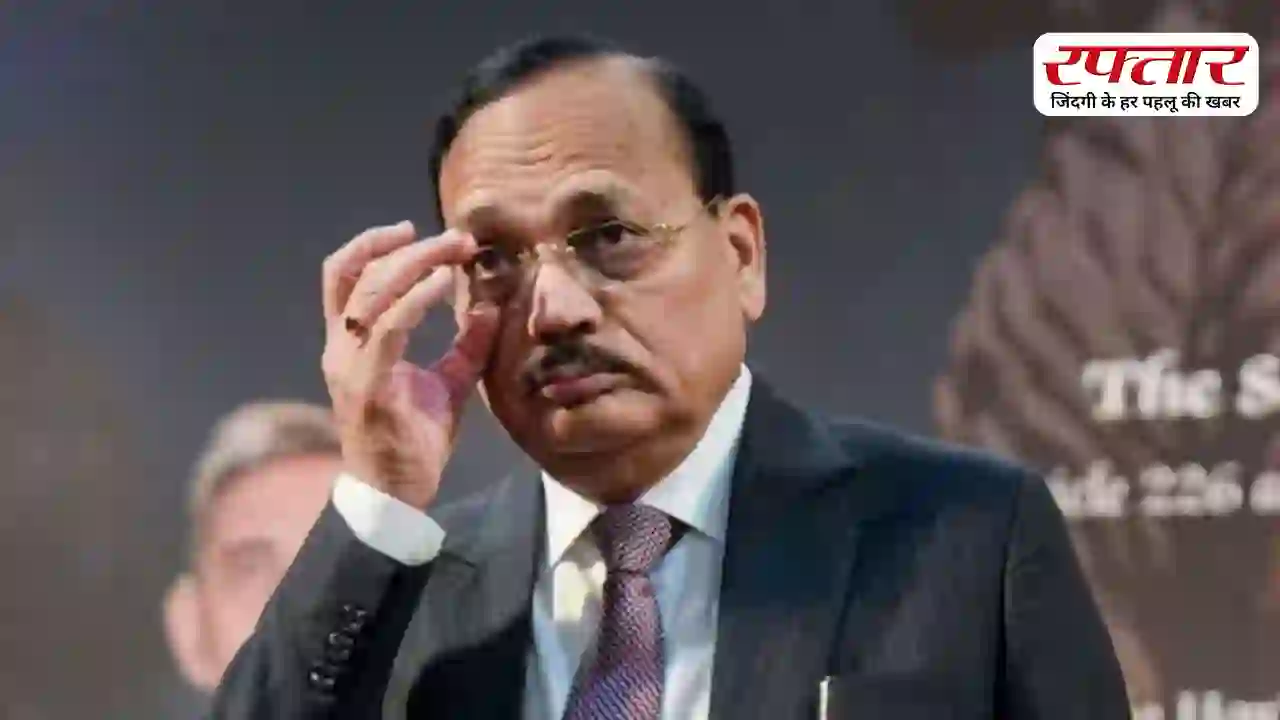 सुप्रीम कोर्ट की टिप्पणी से उठा बड़ा विवाद: CJI Suryakant ने बेरोजगार युवाओं को ‘कॉकरोच’ क्यों कहा, सांप-बिच्छू क्यों नहीं? जानिए इसके पीछे का मतलब