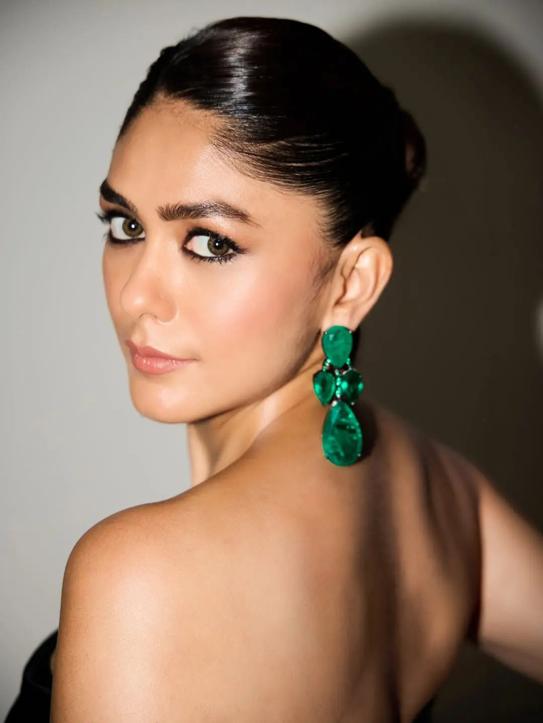 Mrunal Thakur Bold Look (Credit: Instagram) 