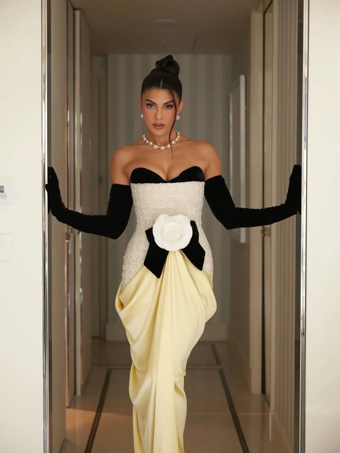Jacqueline Fernandez Bold Look (Credit: Instagram) 