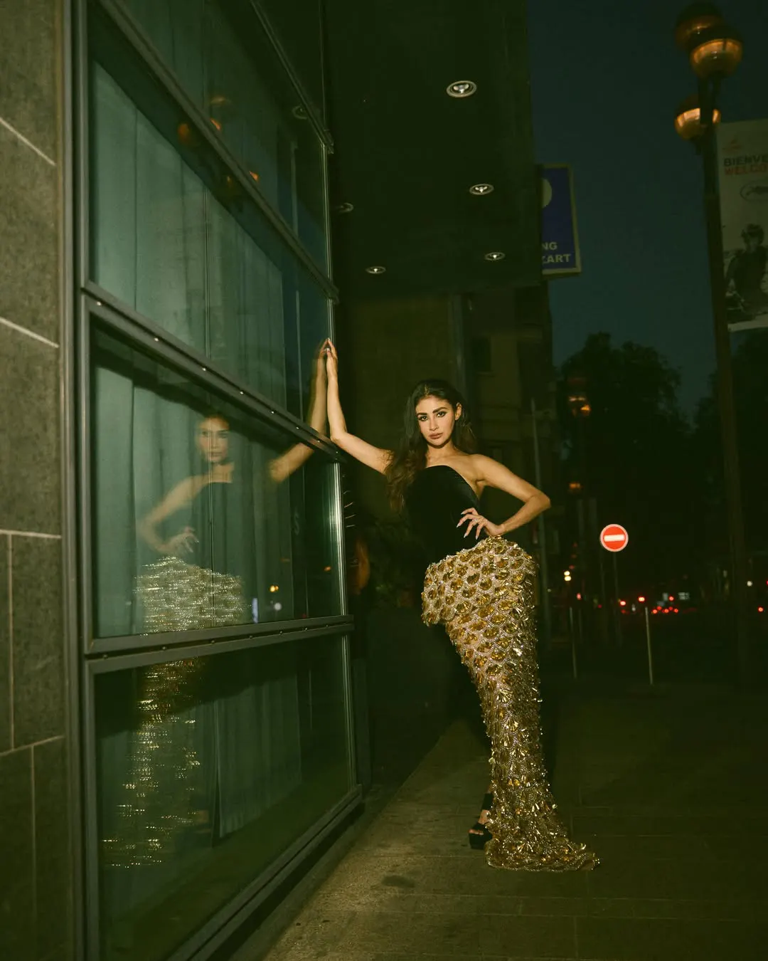 Mouni Roy Bold Look (Credit: Instagram) 