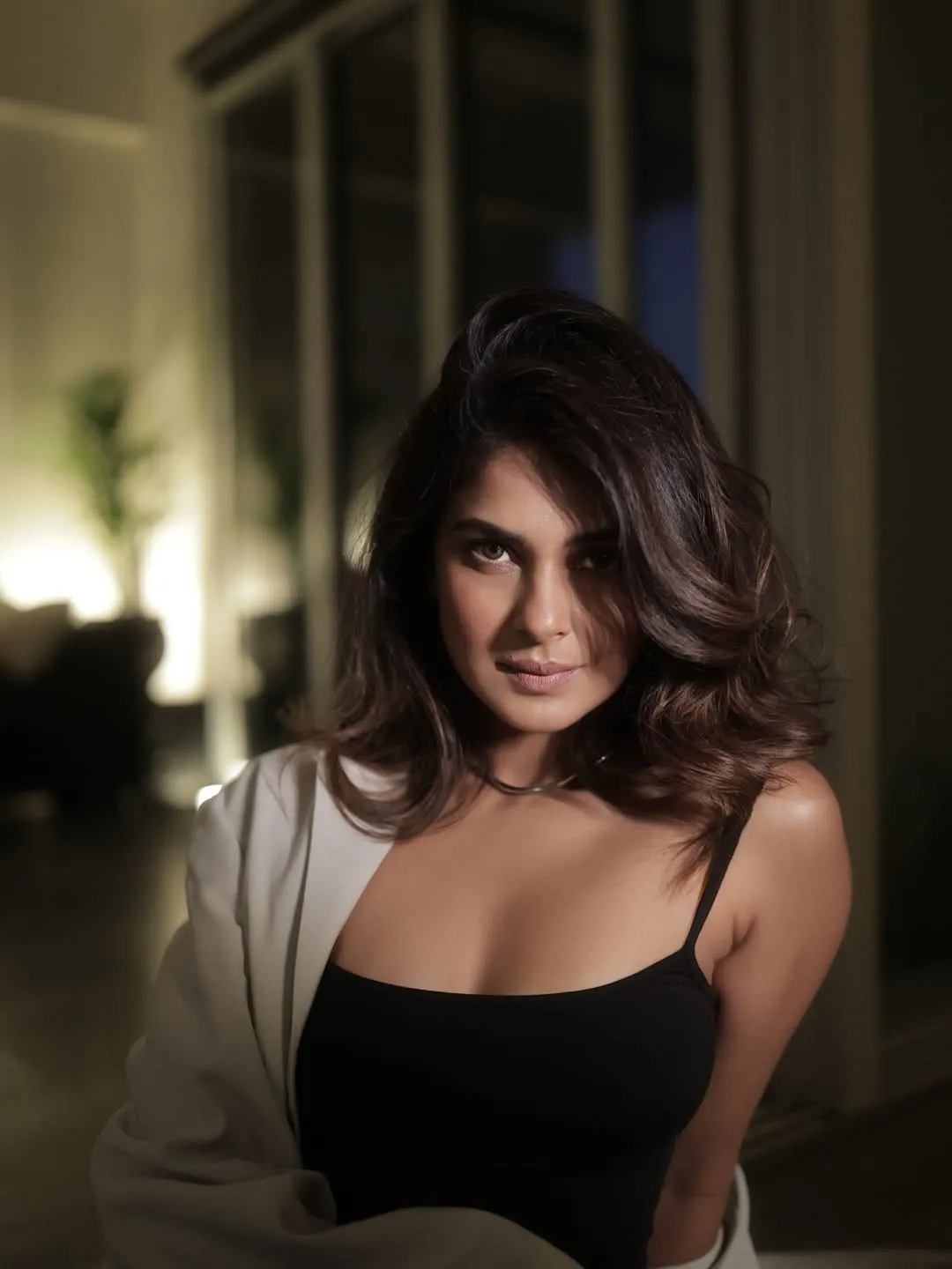  Jennifer Winget Glam Look (Credit: Instagram) 