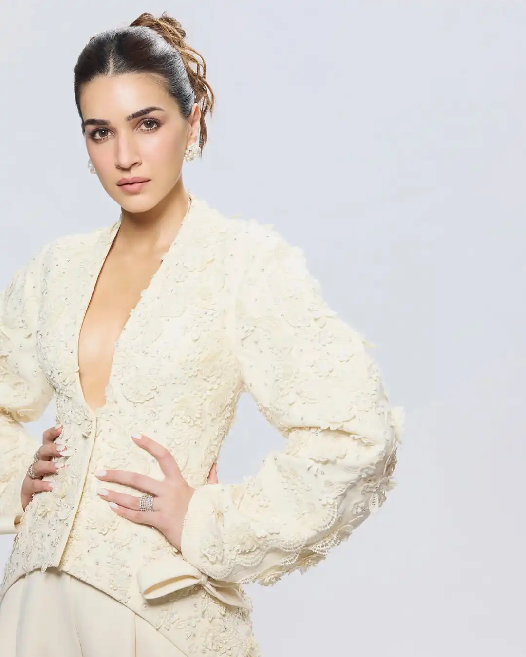 Kriti Sanon Blod Look (Credit: Instagram) 