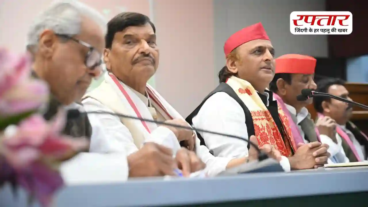 आंख और मुंह कितने सेंटीमीटर खुले? BJP पर जमकर गरजे अखिलेश यादव, कहा- सम्मान नहीं तो अपमान भी न करें